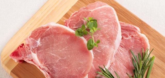  炎热的天气|保存猪肉别放冰箱，卖肉贩教你3招，久放不变质，天天吃到鲜猪肉