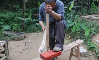  木头|继李子柒后，63岁木工大爷火爆外网，他凭什么月入60万？