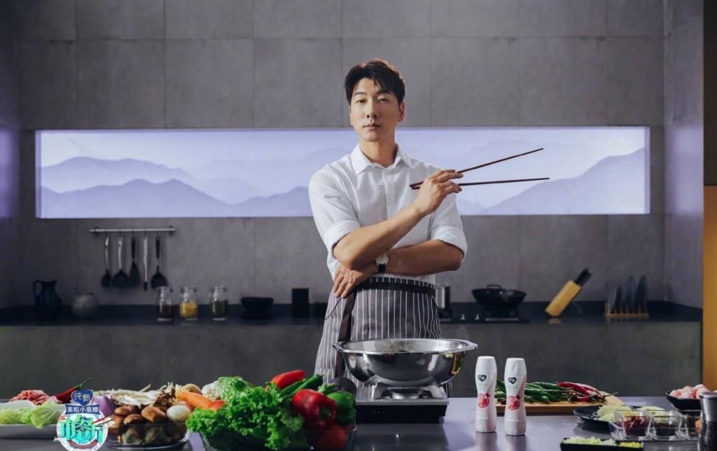  发布会|中餐厅第四季发布会：赵丽颖橙色露肩上衣，飒爽又优雅