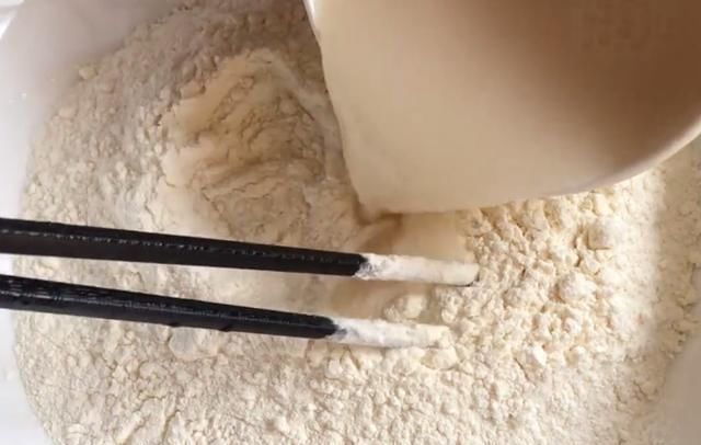  奶香|孩子爱吃的奶香紫薯小馒头，甜香绵软，简单营养，老少皆宜的美食