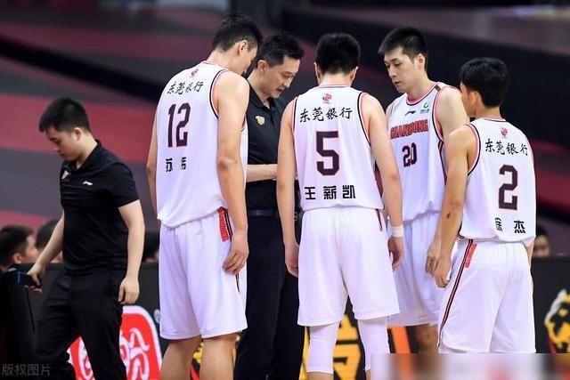  广东队|夺冠后的发布会，杜锋为何没有带上威姆斯而是只带了四名新人