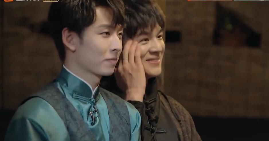  朋友|《密逃》黄明昊维护杨幂，朋友遭殃被曝“一条龙”服务，NPC笑场