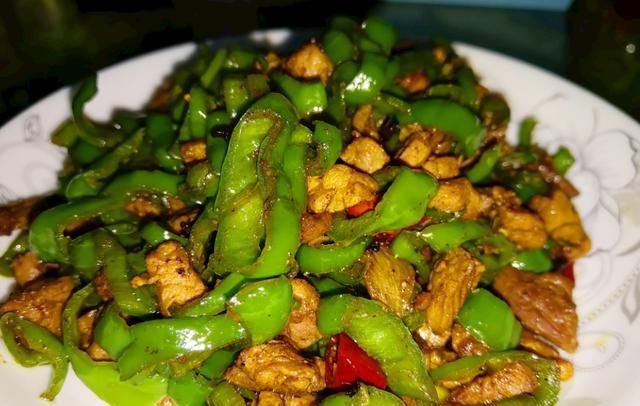  不腥|不管炒什么肉，别再加淀粉！大厨教你3招，肉质嫩滑入味，还不腥