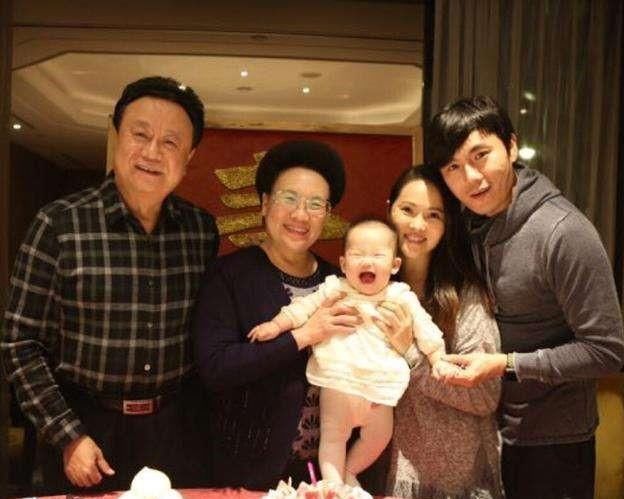  全职|伊能静参加很多综艺节目，为什么当过全职妈妈的女人会疯狂工作