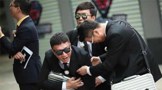  贾乃亮|《极挑6》到底怎么了？常驻嘉宾集体失控，贾乃亮的做法惹恼观众