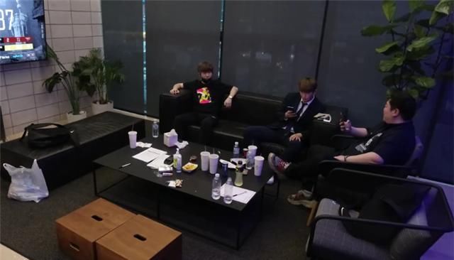  faker|faker成为替补之后，skt拍摄了一个新的宣传片，老粉丝对此无法接受