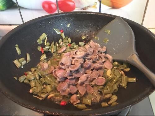 酸爽|外婆腌的酸豆角,方便又卫生,和它一起炒,酸爽倍脆真下饭