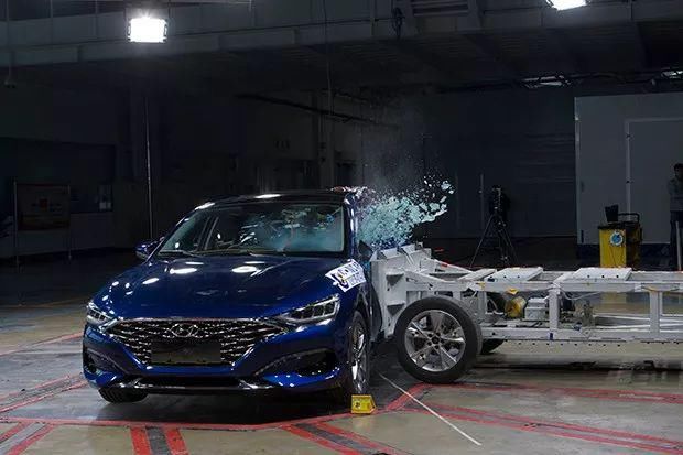  车身方面|车身够硬，还真救命