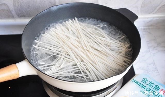 酸辣|教你做碗酸辣面,三两下就做好,酸辣爽口,上班族最合适!