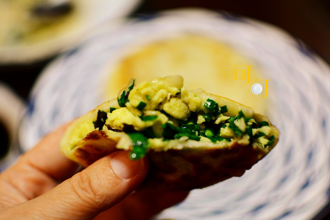 买现成|家里多出的饺子馅怎么办做两个煎饼吃,太香啦!