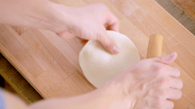  面粉|皮薄馅厚，内在鲜美的柳叶素菜包，热腾腾的来上一笼可好？