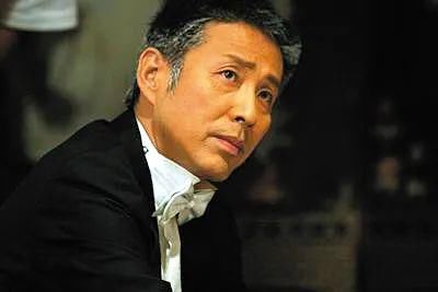 自信的男人|一个男人关心的东西，决定他的层次！