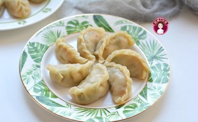 三伏天|三伏天，用这些菜做蒸饺，8分钟出锅，柔软香嫩，手抓着吃更过瘾
