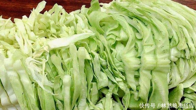 好吃|炒“包菜”时别直接下锅炒,很多人做错了,难怪不脆绿还不好吃!