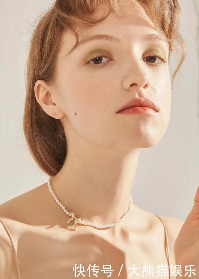珍珠饰品|年轻人越来越爱珍珠配饰，看看都有哪些明星带火的款