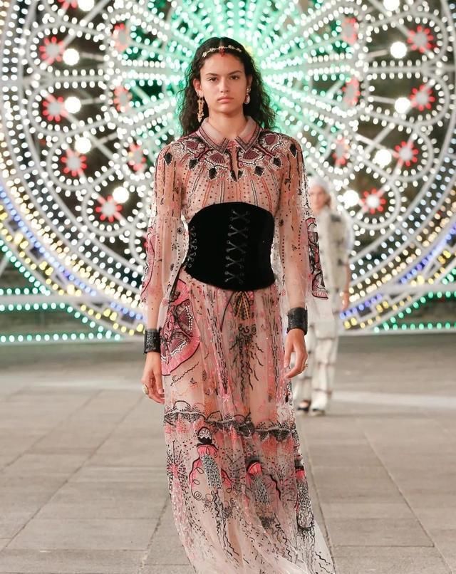  Dior|Dior 在意大利举办了一场没有观众的线下早春发布秀