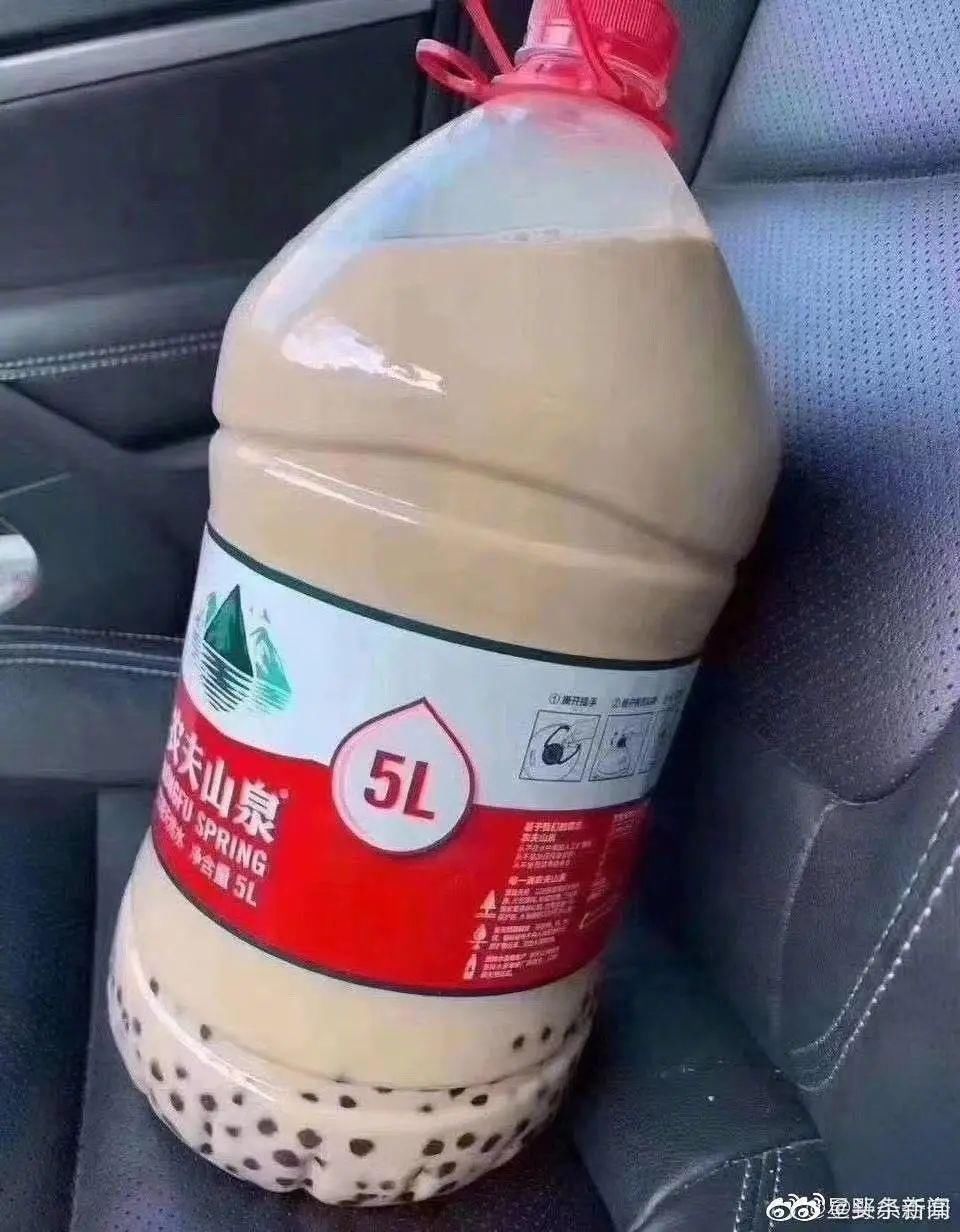 奶茶|秋天的第一杯奶茶 是什么梗？