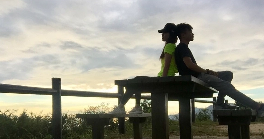  张柏芝|男星背着名媛女友与辣妹勾肩搭背好亲密，曾被传与张柏芝同返闺房