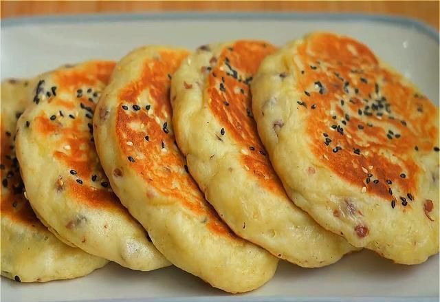 家常|入夏后，我家常做这面食，不揉面，不擀面，香甜松软有营养
