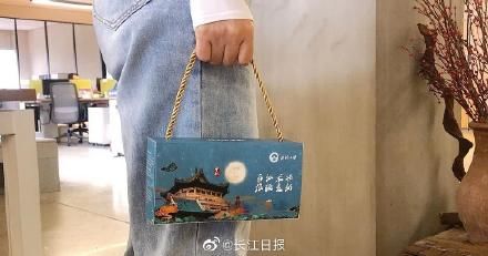 学校|高校月饼火了!你们学校发了啥?