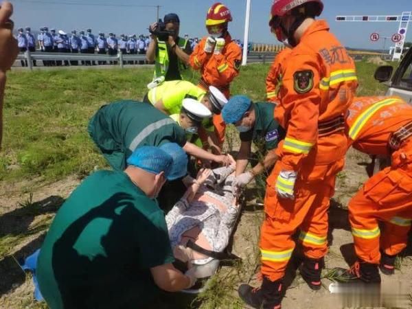  勃利|七台河市公安局联合多部门开展道路交通事故应急救援演练