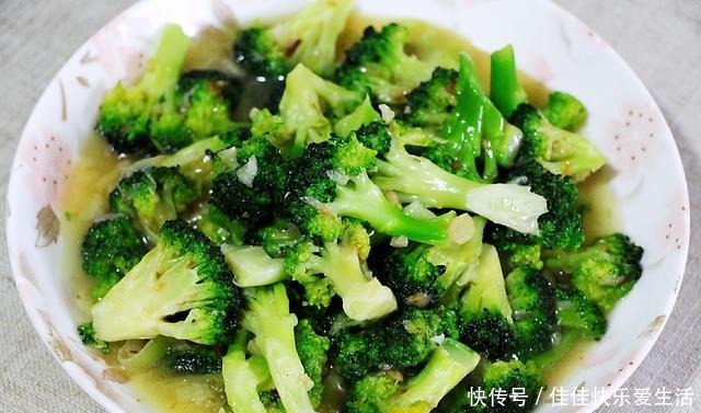 朋友圈|晒晒我家晚餐,发到朋友圈有人乐了,都是东北菜,嘎嘎香!