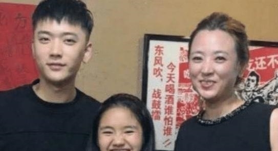  城市|变形记最美农村女孩：被富豪认作干女儿和城市哥哥同住，现状如何