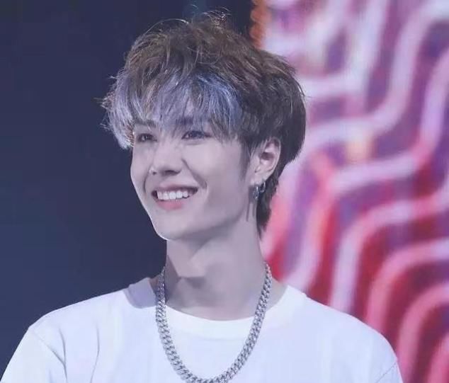  包子|王一博节目里一口塞大包子，高冷形象全无看来孩子是真饿了