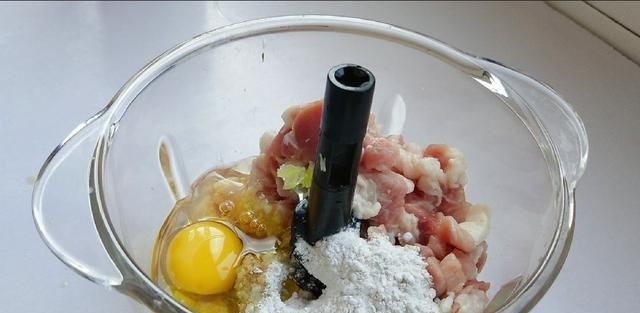 喜欢|肉丸子简单又好吃的做法,Q弹滑嫩,汤鲜味美,全家人都喜欢吃