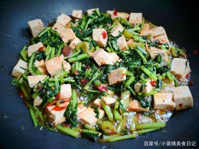 酱香|秋季吃菜正当时，和豆腐简单一炒，入口鲜嫩，酱香浓郁，下饭好吃