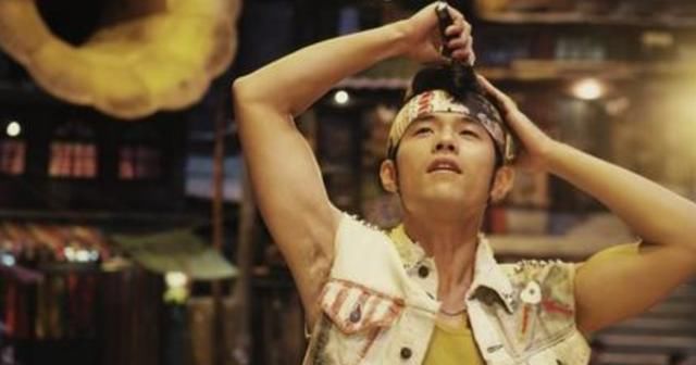  直播|周杰伦直播首秀，一小时不到就赚三千万！关之琳王祖蓝都来捧场