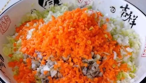  饺子|包饺子别放肉和鸡蛋了，用它做馅料，比肉饺子还香，营养还补钙