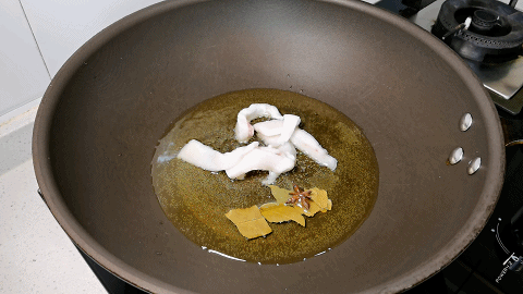 辅料|葱油拌面,分三步就能搞定,从葱油到煮面,好吃的技巧如此简单