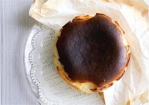  巴斯克芝士蛋糕|别再做电饭锅蛋糕了，现在流行它！比戚风蛋糕更柔软，简单零失败