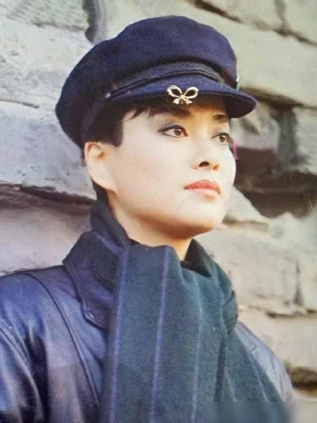  老照片|毛阿敏22岁到57岁的罕见老照片：29张照片，看尽她曲折离奇的一生