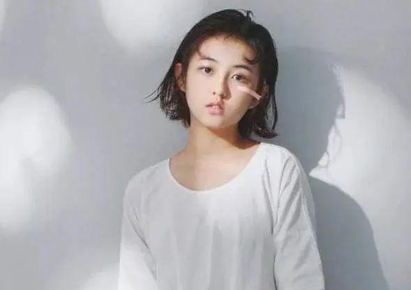 令人难忘|《唐山大地震》里那个令人难忘的小女孩，现在怎么样了？