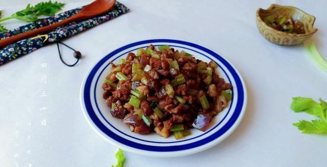  夏天|夏天别错过这菜，清热解毒，还能入药，常吃提神杀菌、降压护心脏