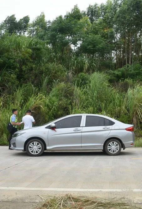  小车|一男子驾电动车从象州开往运江，眼前突然一花，撞上小车……