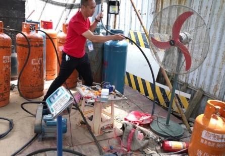  违建|在违建上无证经营“黑燃气”，查处！清拆