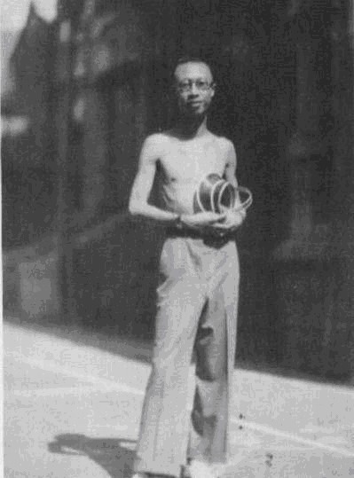 溥仪|溥仪第一次发工资足足60元，立刻跑去买2件东西，不愧当过皇帝