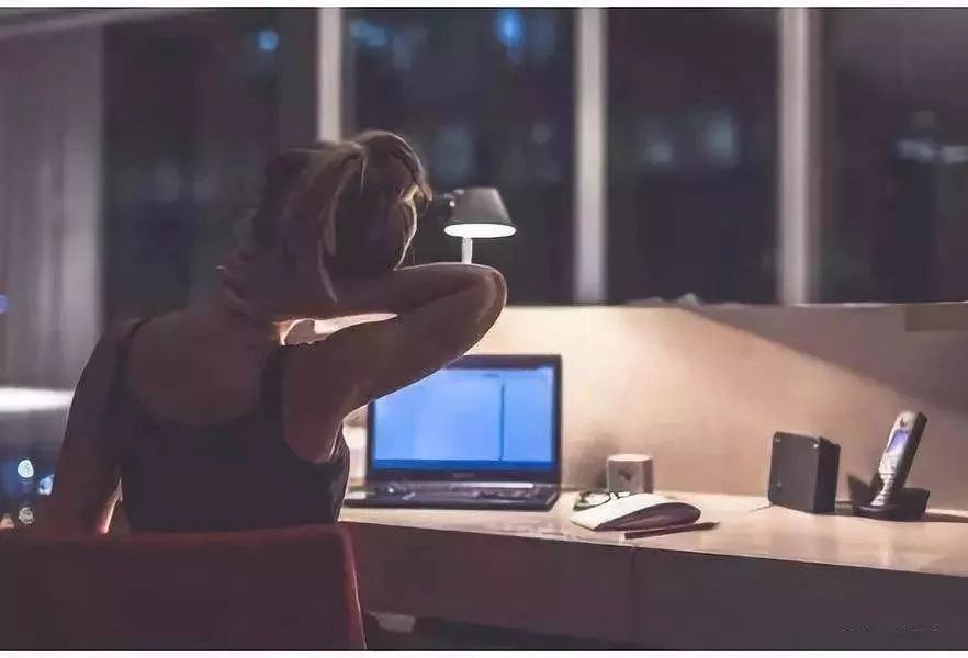  洪金宝|68岁洪金宝近照被疯传，暴瘦脱相：纵欲上瘾可能正在惩罚你....