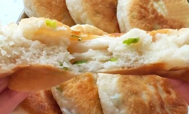 松软|妈妈这样烙饼,不用揉面,筷子一搅,蓬松又暄软,比面包松软