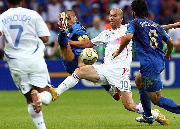 后卫|卡纳瓦罗是后卫,为何可以拿到金球奖,在"数据时代"几无可能