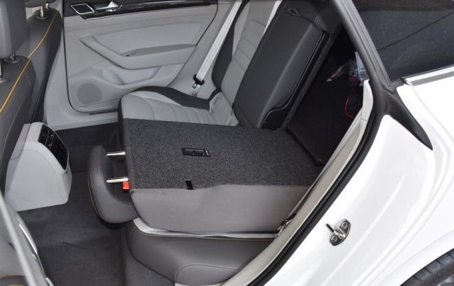  车门|一口气直降5.1万，2.0T+7DCT，无框车门，买它比雅阁划算