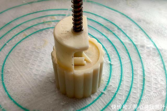 少许|月饼中的“小王牌”,「广式豆沙月饼」