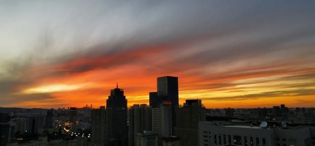  无恙|七月的最后一抹夕阳，愿疫情早日过去，山河无恙，人间皆安！