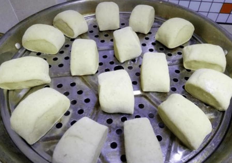  馒头|蒸馒头，外行只知道加酵母！多加“这2样”，馒头又白又软又香！