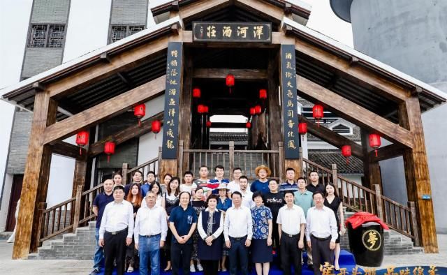 窖池|洋河头排酒开窖,著名评书表演艺术家刘兰芳“很想来酿酒”