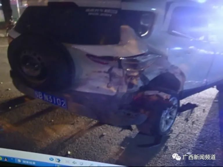  柳州市|疯狂出租车“铲飞”路边越野车！司机浑身酒气：不想活了