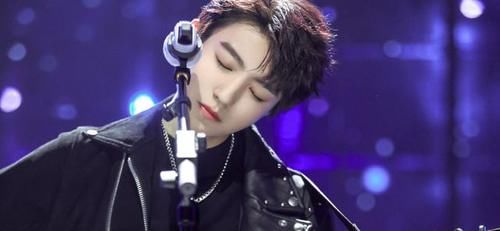  帝国|一人扛起时代俊峰，霸总的王俊凯，凭什么做帝国队长？